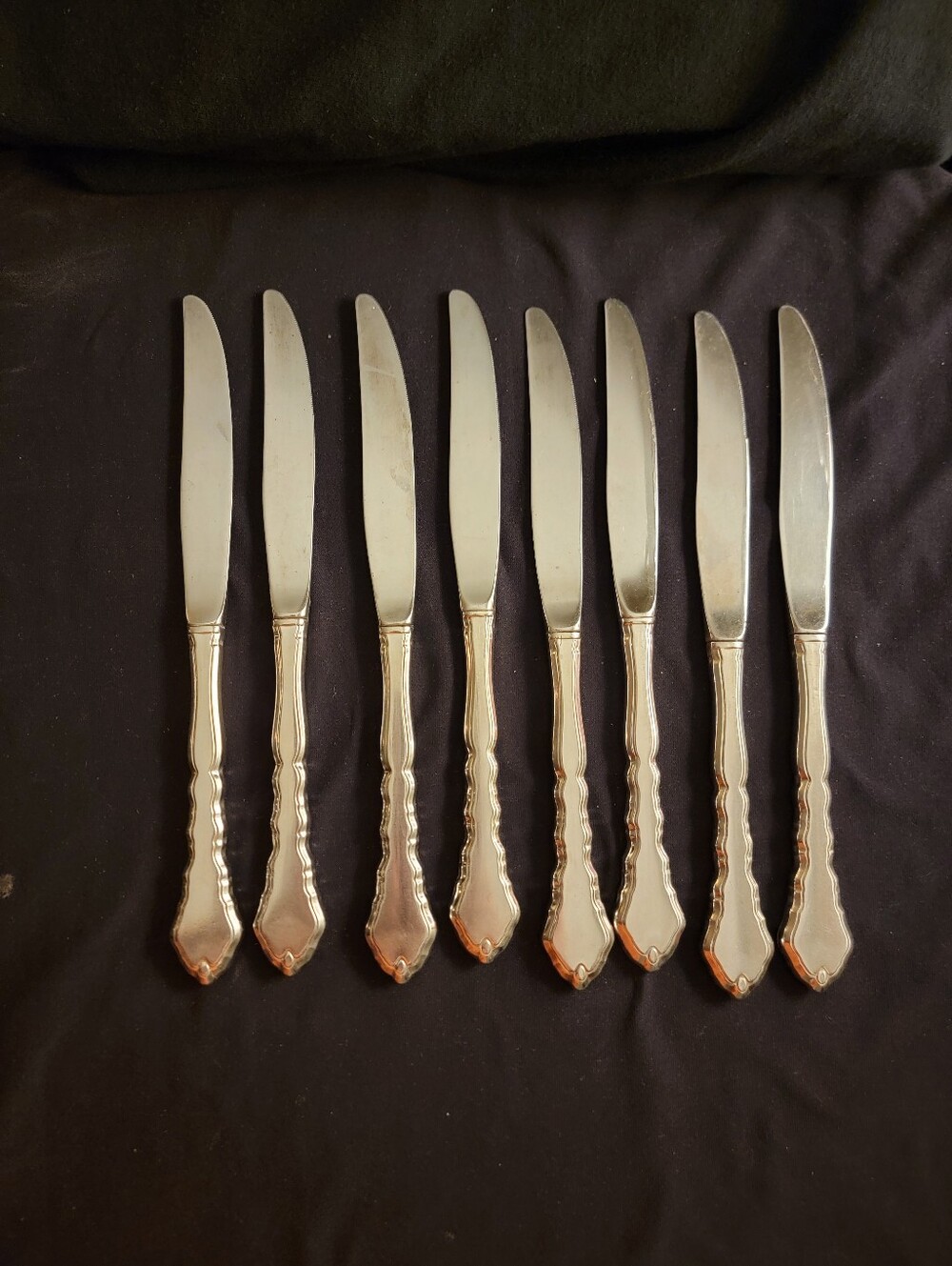 Set Of 8 Dinner Knives. Stainless
